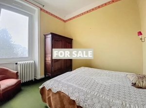 Manor House Style Property with Garden