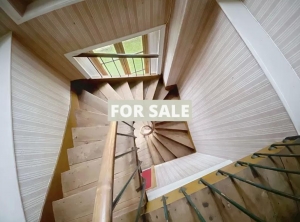 Manor House Style Property with Garden