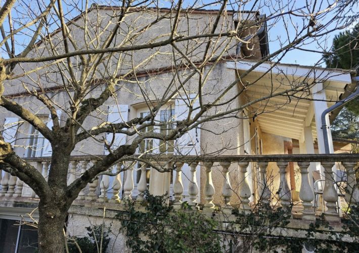 Main Photo of a 4 bedroom  House for sale