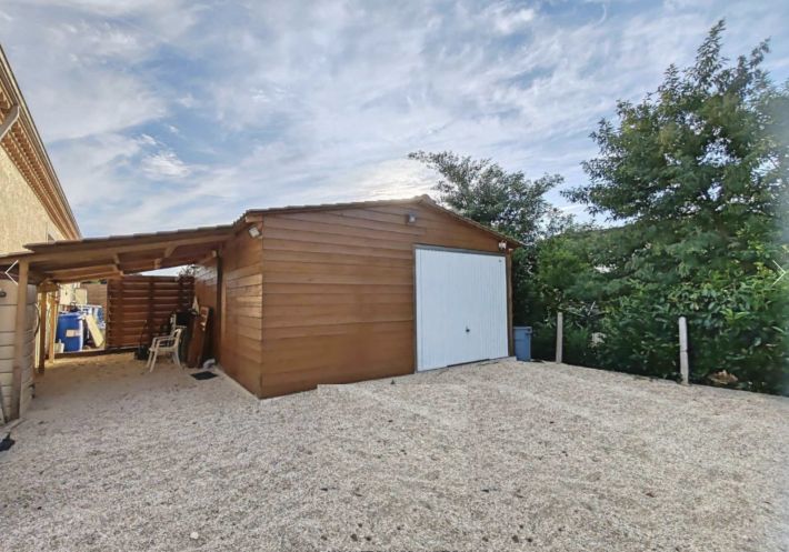 Contemporary Detached House with Garden