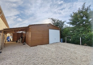 Contemporary Detached House with Garden