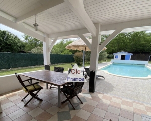 Detached House with Swimming Pool