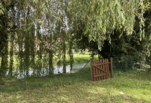 Detached House with Landscaped Garden by a River