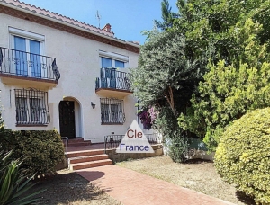 Detached House with Garden