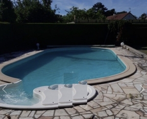 Traditional House with Garden and Swimming Pool