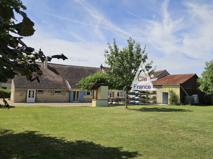 Spacious Renovated Farmhouse with Studio Bonus