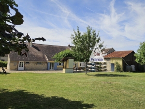Spacious Renovated Farmhouse with Studio Bonus