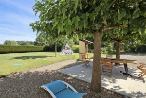 Spacious Renovated Farmhouse with Studio Bonus