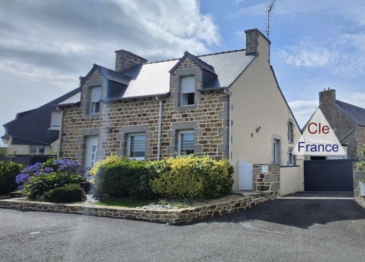 Main Photo of a 3 bedroom  House for sale