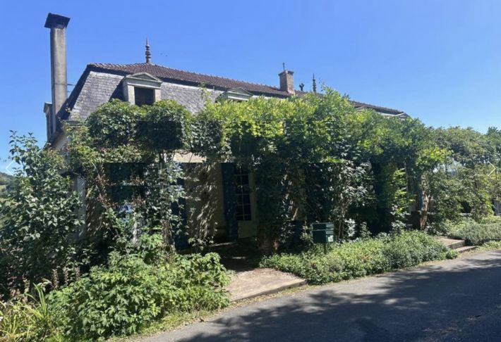 Main Photo of a 4 bedroom  Country House for sale