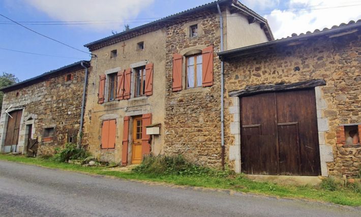 Main Photo of a 4 bedroom  House for sale