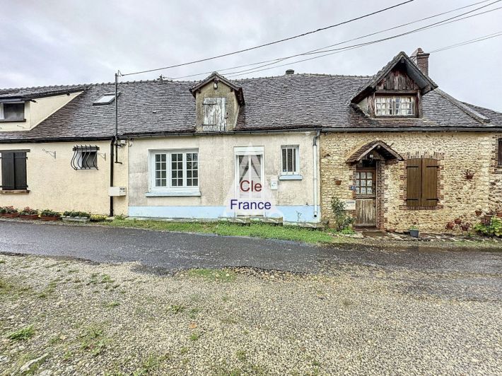 Main Photo of a 2 bedroom  Cottage for sale