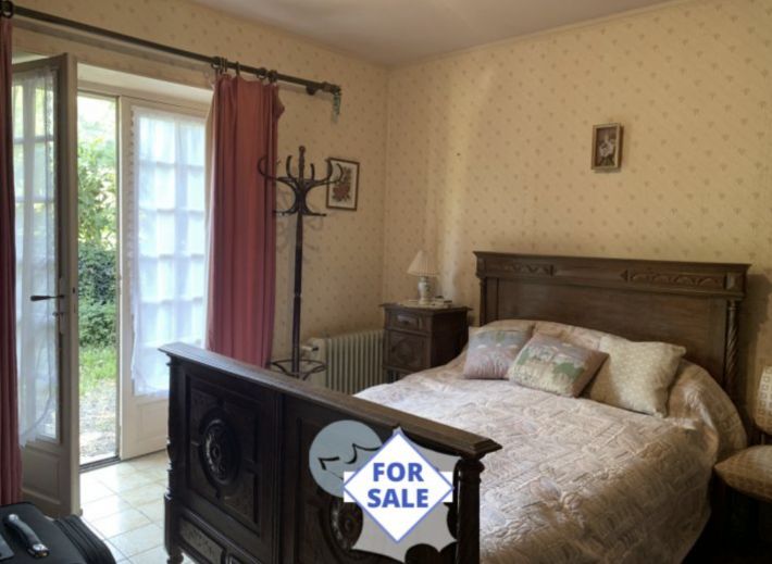 SLD02635 - SOLD By Cle France