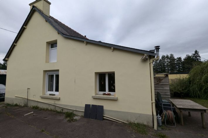 Main Photo of a 4 bedroom  House for sale