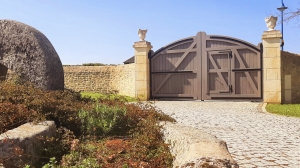 Detached House with Landscaped Garden