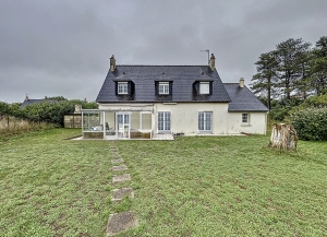 Detached Country House with Landscaped Gardens