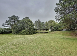 Detached Country House with Landscaped Gardens