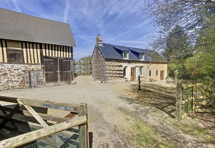 Main Photo of a 3 bedroom  Country House for sale