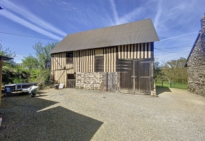 Immaculate Detached Country House with Outbuildings