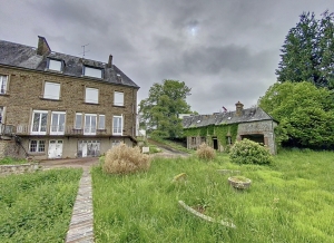 Huge Property with Outbuilding, Lot of Options