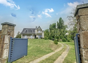 Detached House with Garden