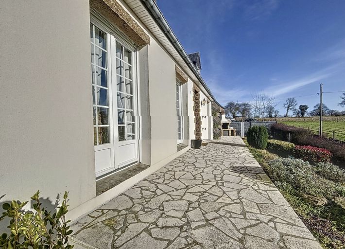 Detached House with Garden