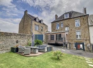 Beautiful House with Covered Swimming Pool