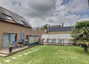 Beautiful House with Covered Swimming Pool