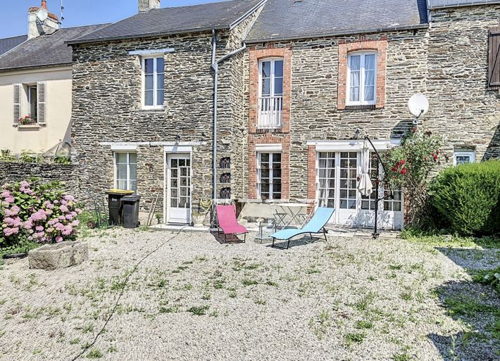 Main Photo of a 3 bedroom  Town House for sale
