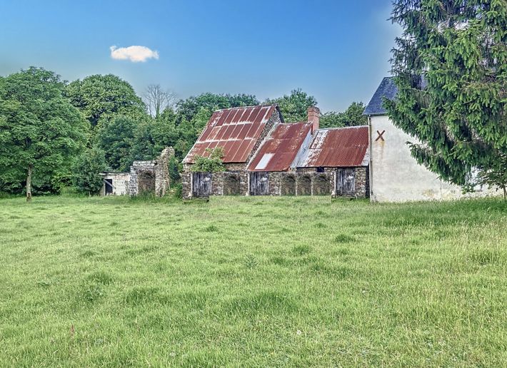 Detached Country House with Outbuilding