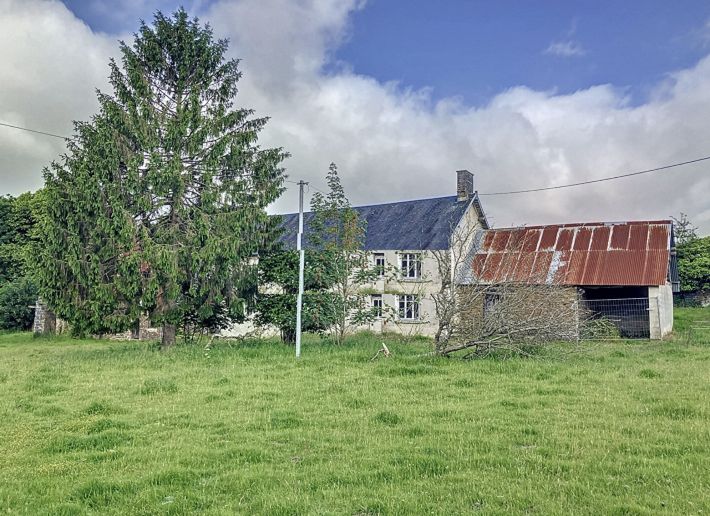 Detached Country House with Outbuilding