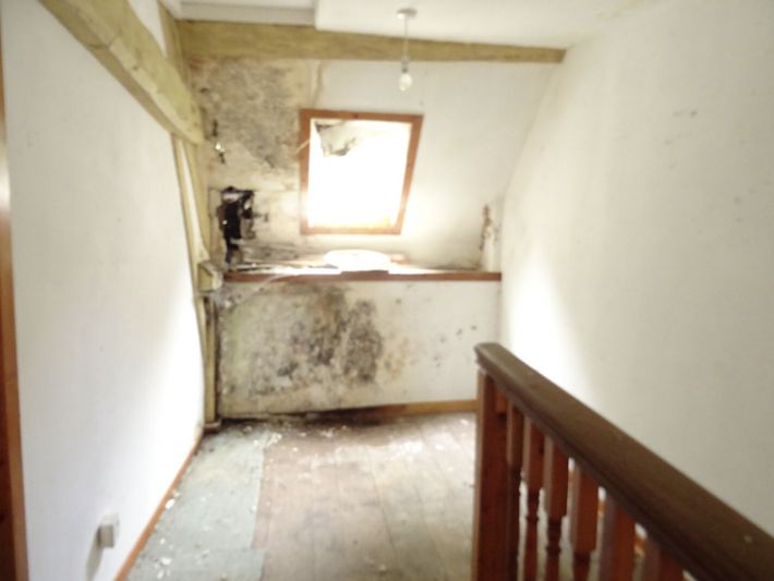 SLD02644 - Under Offer with Cle France