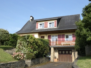 Detached Country House with Landscaped Garden