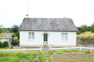Detached Country House with Outbuilding