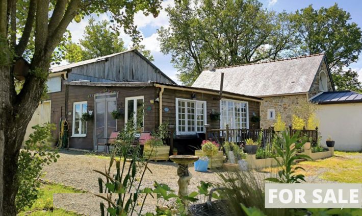 Detached Country House with Lake and Guest Gite