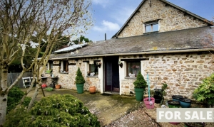 Detached Country House with Lake and Guest Gite