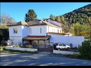 Large Family Villa with Garden in Great Location