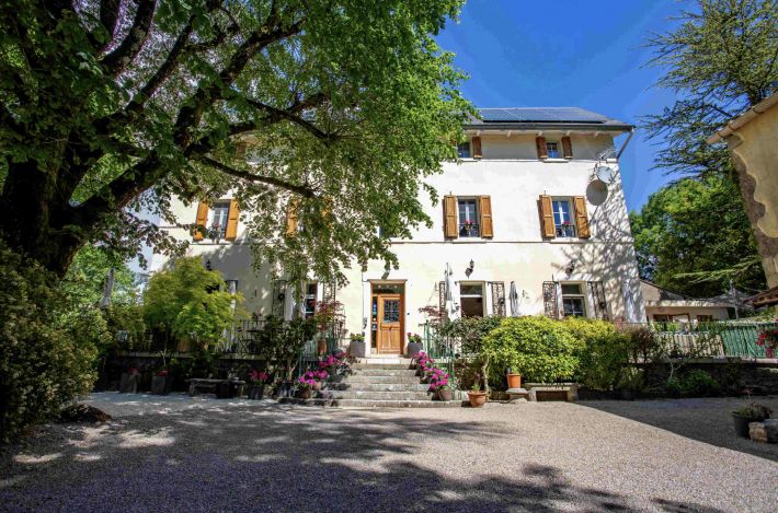 Main Photo of a 11 bedroom  House for sale