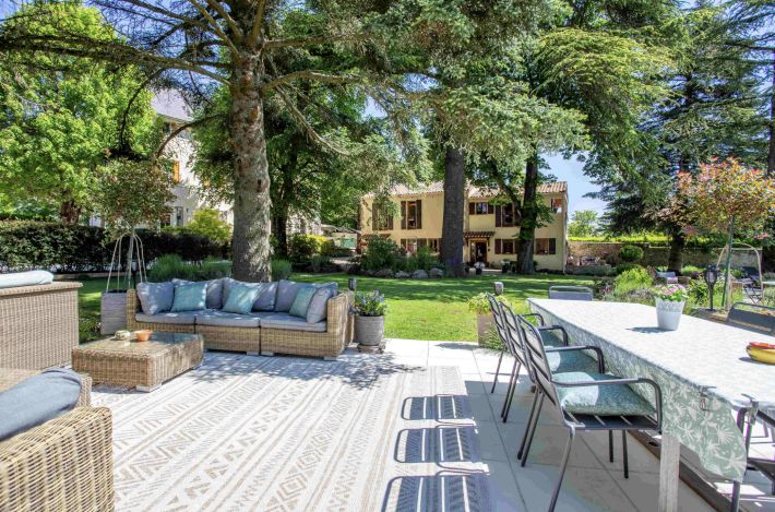 Main House And 4 Guest Gites with Pool
