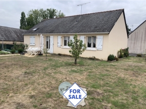 Modern Detached House with Garden