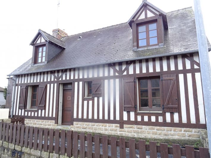 Main Photo of a 4 bedroom  House for sale
