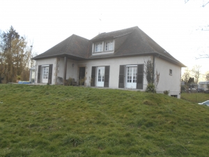 Detached House with Garden all Around