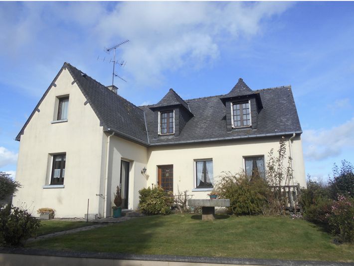 Main Photo of a 4 bedroom  House for sale