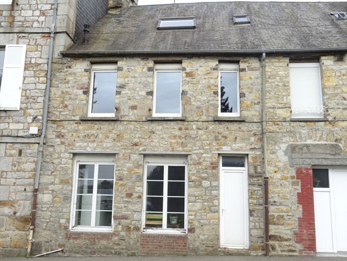 Main Photo of a 3 bedroom  Town House for sale