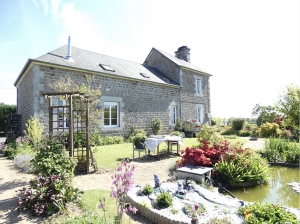 Detached Country House with Landscaped Garden