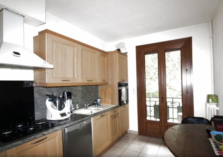 Main Photo of a 3 bedroom  Apartment for sale