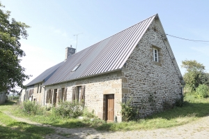 Detached Country House with Outbuilding