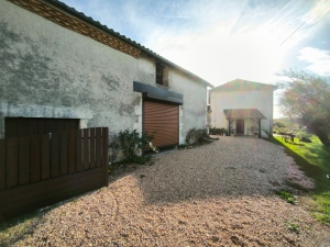 Detached House with Barn, Private Garden and Open View