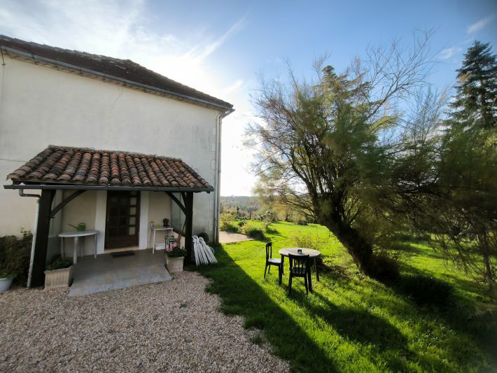 Detached House with Barn, Private Garden and Open View