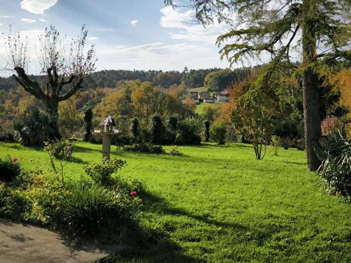 Detached House with Barn, Private Garden and Open View